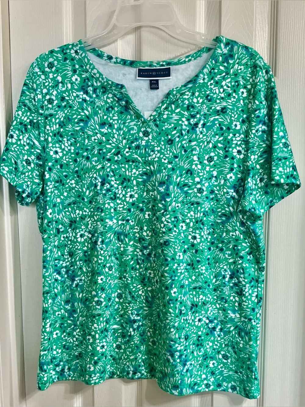 NEW WITH TAGS! Karen Scott Green Floral Short-Sleeve V-Neck Top PXL